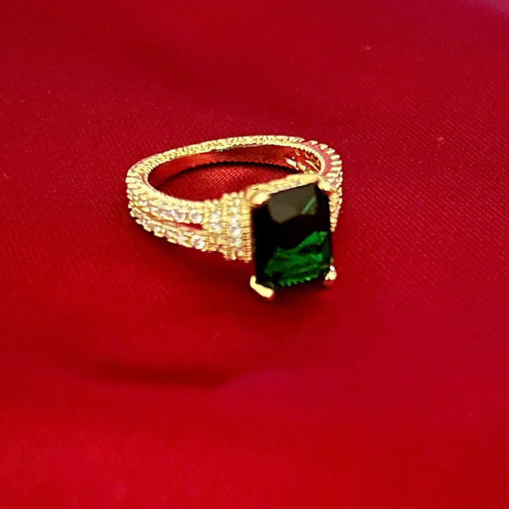 Gold tone green stone ring